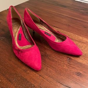 Pied Juste Suede Kitten Heel with Side Bow